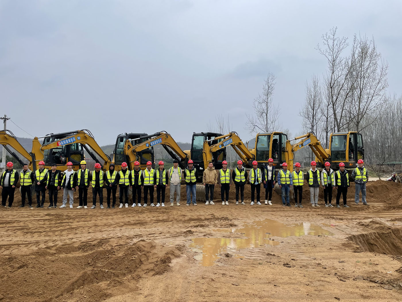 新安县挖掘机培训机构